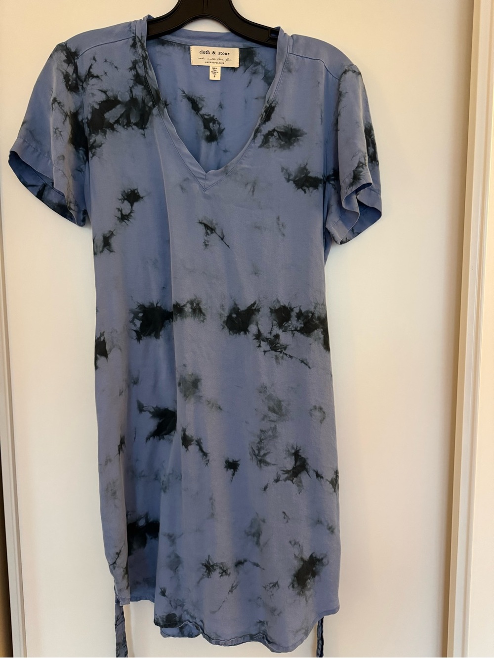 cloth & stone antropologie Blue and Black Tie-Dye V-Neck Dress